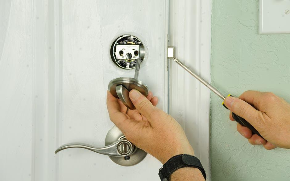 comment changer une serrure de porte Antony